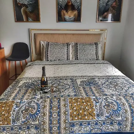 Skyline By Nights & Smiles 图兹拉