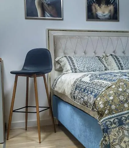 Skyline By Nights & Smiles 图兹拉